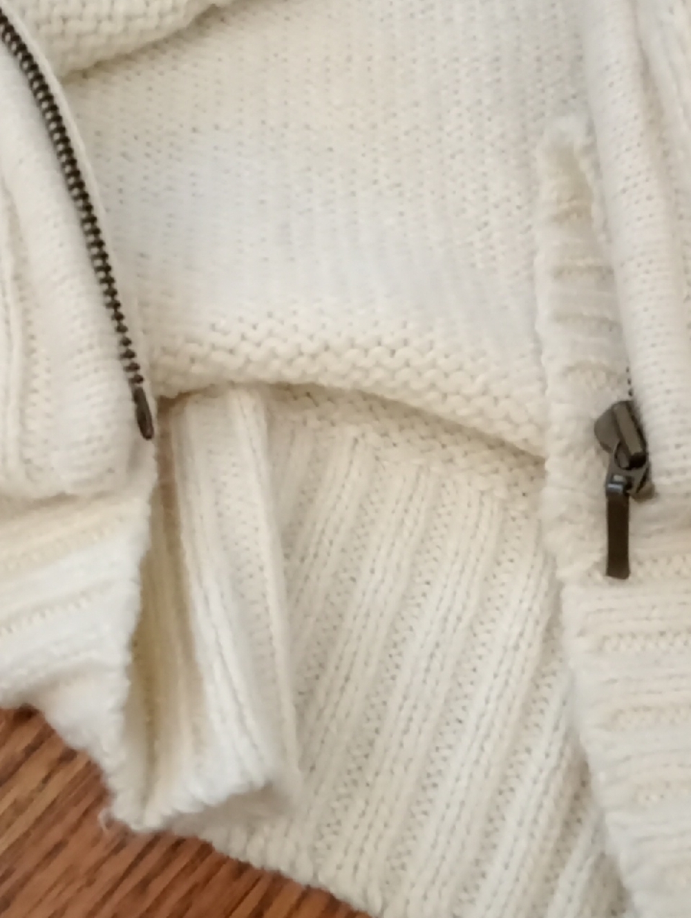 UNIQUE LIKE NEW Zipper Knit Sweater Cream/Browns - Picture 8 of 9